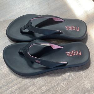 NEW❗️Never worn Black Coral Women’s Flojos Sandals size 7